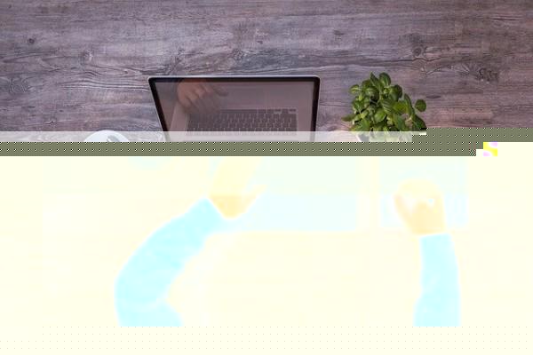 你的小冰冰微胖露脸颜值不错的极品妞下海大秀直播，全程露脸揉奶玩逼，舔弄道具模样好骚，电动鸡巴塞逼搅拌=直播